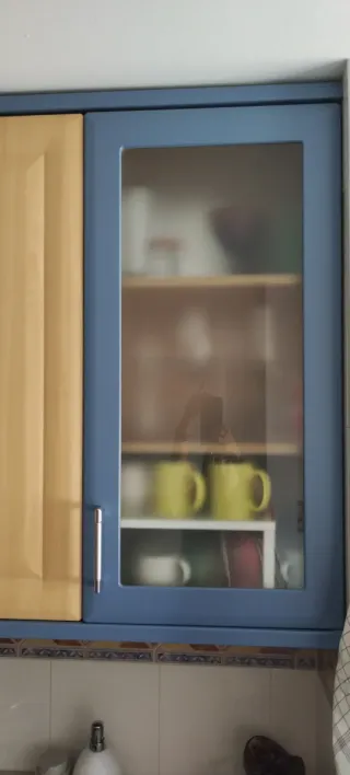 Muebles de cocina con encimera, fregadero, placa..