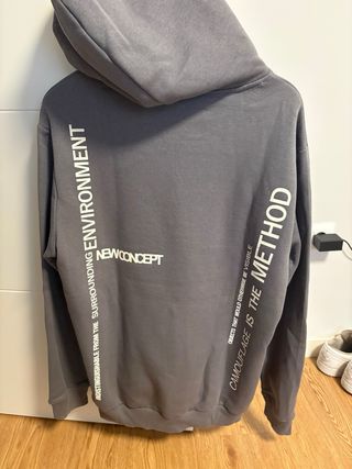 Sudadera Bershka gris y blanca Talla L