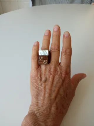 Anillo de madera  y nácar