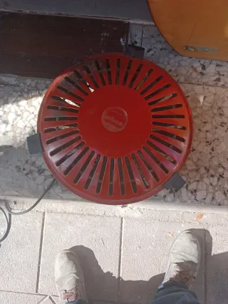 Brasero antiguo rojo