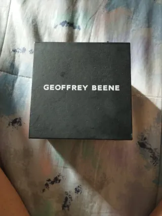 Reloj Geoffrey Beene plateado
Precio negociable 