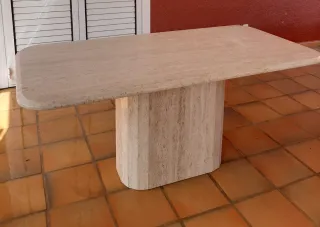 Mesa de mármol beige
