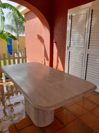 Mesa de mármol beige