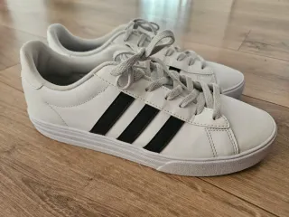 Zapatillas Adidas Blancas y Negras