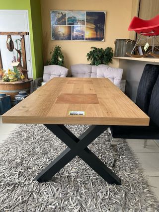 Mesa de comedor madera y metal moderna