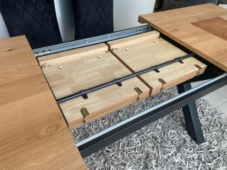 Mesa de comedor madera y metal moderna
