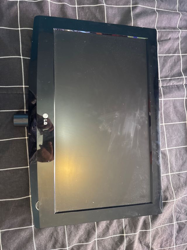 Televisión LG Negra solo es polvo