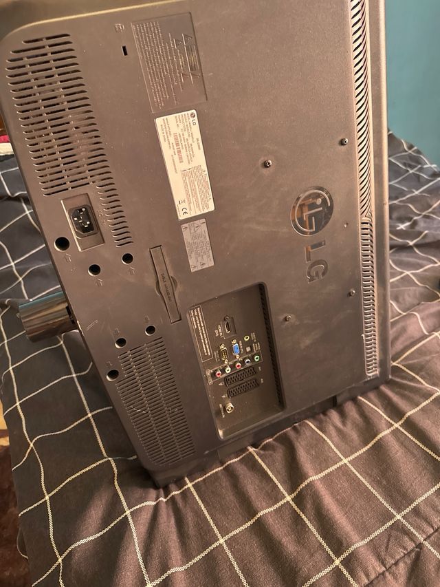 Televisión LG Negra solo es polvo