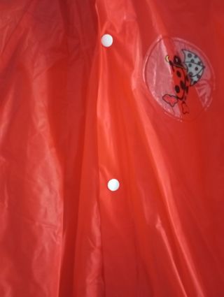 Impermeabile bambino rosso con coccinella.