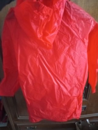 Impermeabile bambino rosso con coccinella.