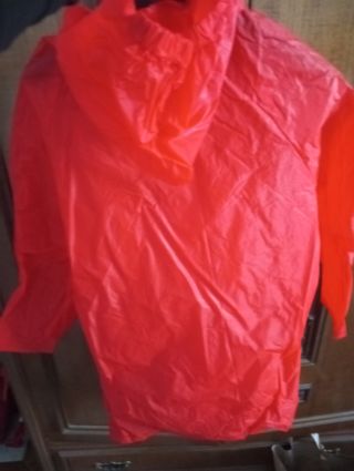 Impermeabile bambino rosso con coccinella.