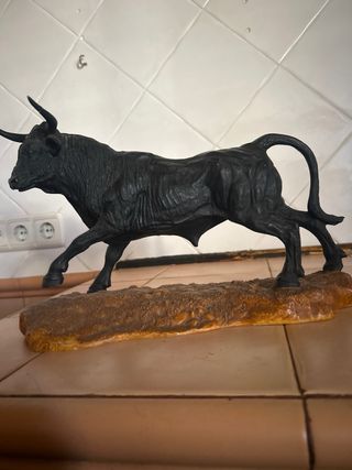 Figura Toro Negro