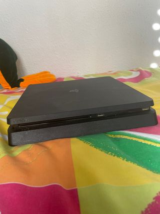 PS4 (PlayStation 4) Negra + FIFA 19