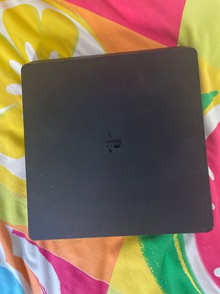 PS4 (PlayStation 4) Negra + FIFA 19