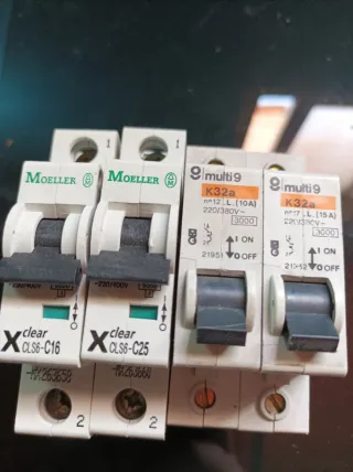 4 Magnetotermicos Moeller 10A y 15A