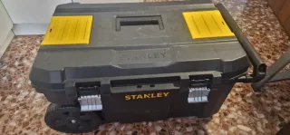 Caja de herramientas Stanley con ruedas