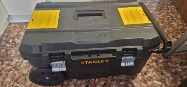 Caja de herramientas Stanley con ruedas