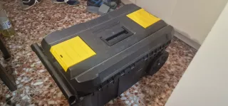 Caja de herramientas Stanley con ruedas