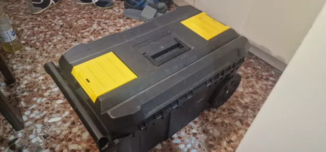 Caja de herramientas Stanley con ruedas