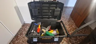 Caja de herramientas Stanley con ruedas
