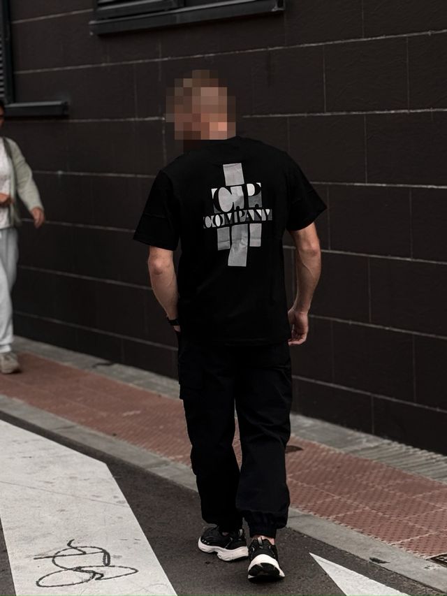 “UNICO” Camiseta de C.P. Company Negra no es Stone