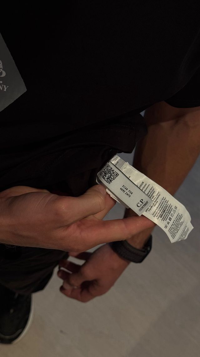 “UNICO” Camiseta de C.P. Company Negra no es Stone