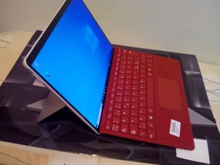 Microsoft Surface Pro 8 i5-10a 8Gb RAM, 256Gb SSD