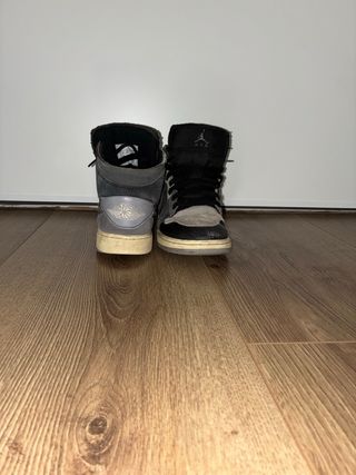 Zapatillas Jordan Negras y Grises