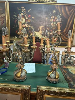 Pareja de lámparas de mesa doradas