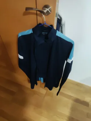 Chándal azul y blanco
