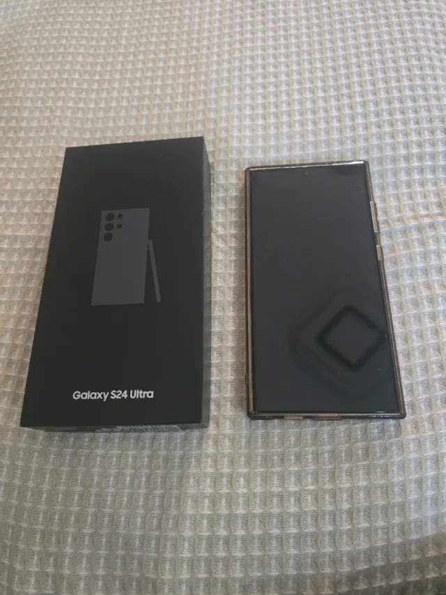 Samsung Galaxy S24 Ultra con caja y con factura.