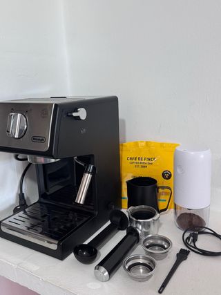 Cafetera DeLonghi + Molinillo + Jarra