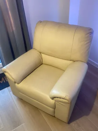 Sillón relax de piel beige