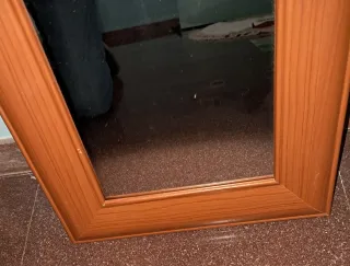 Espejo marco madera marrón para colgar en la pared
