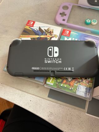 Nintendo Switch Lite + 2 Giochi