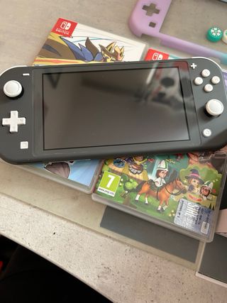 Nintendo Switch Lite + 2 Giochi