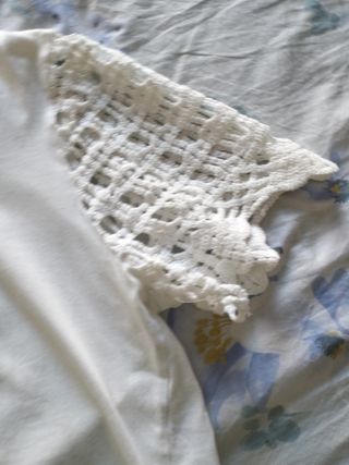 Camiseta Zara blanca manga crochet
