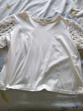 Camiseta Zara blanca manga crochet