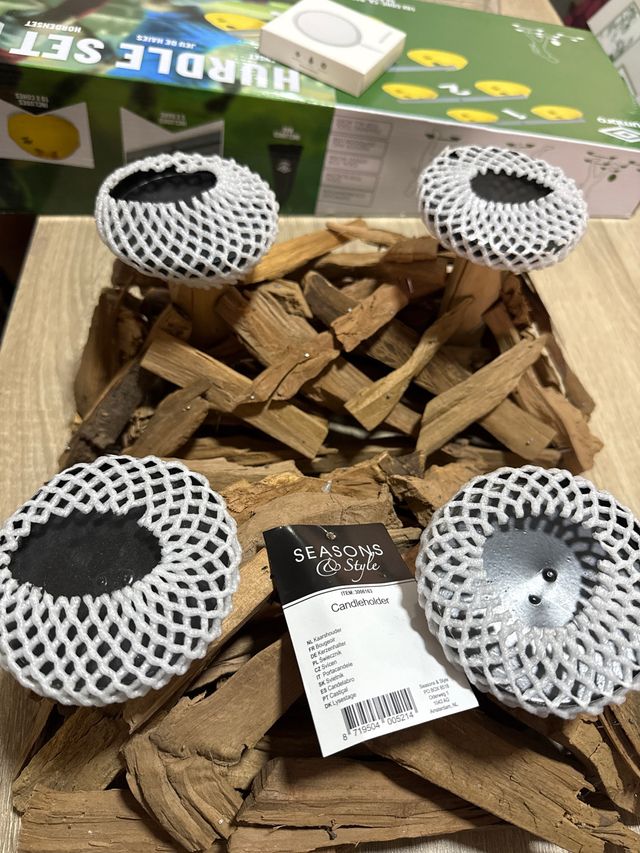 2 Candelabros de madera y metal