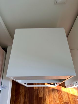 Mesita de noche blanca Vikhammer Ikea 