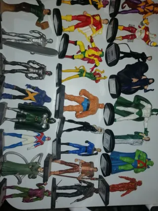 Lote 43 Figuras Marvel y DC Plomo