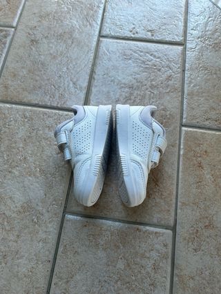 Scarpe Adidas bimbo bianche numero 22