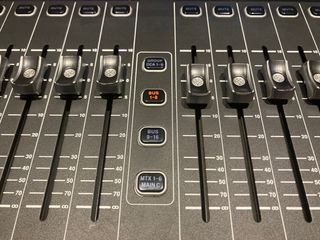 Mesa de mezclas Midas 32 + 2x DL 16