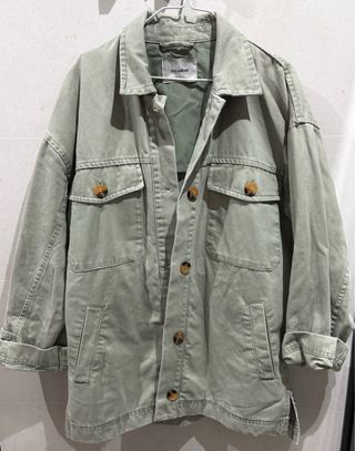 Chaqueta Pull&Bear verde militar