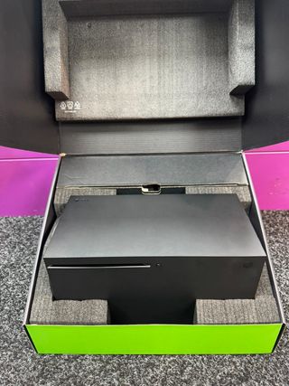 CONSOLA XBOX SERIES X CON MANDO Y CAJA ORIGINAL