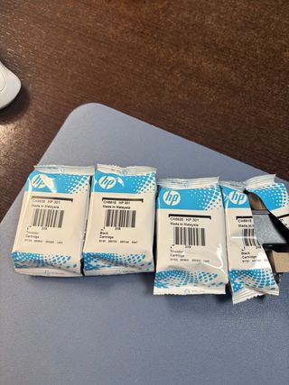 4 cartuchos de Tintas HP 301 Tricolor y Negra