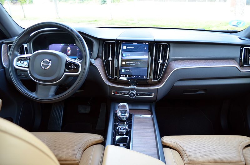 Volvo XC60 2021, foto 6