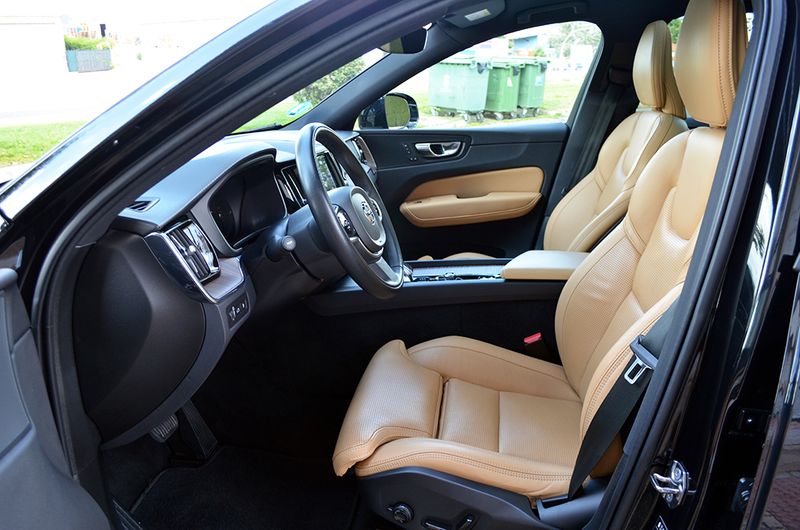 Volvo XC60 2021, foto 7