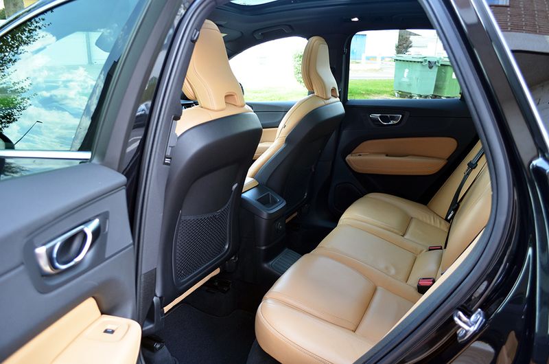 Volvo XC60 2021, foto 8