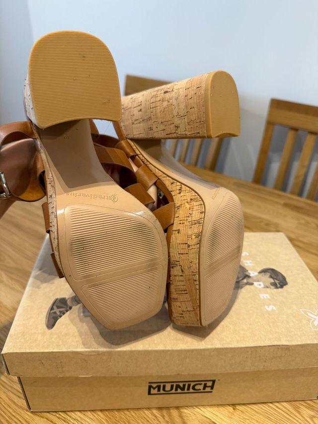 Sandalias tacón Stradivarius marrones